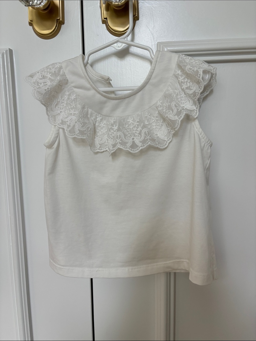 Tutto Piccolo Little Girls' White Sleeveless Top with Lace Trim